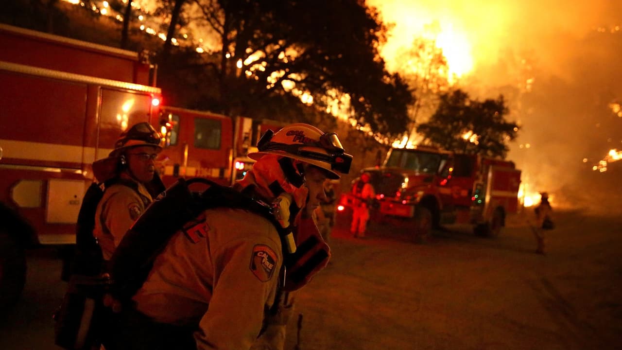 Contienen 60% de incendio forestal en California