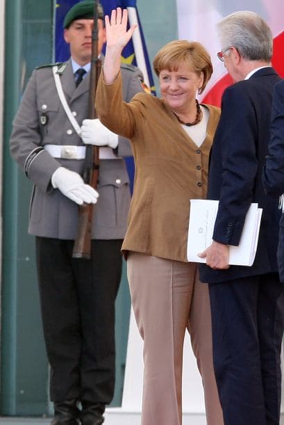 Al ser cuestionada sobre la posibilidad de una licencia bancaria para el MEDE, Merkel agregó: "Me permito citar a Mario Draghi (presidente del BCE) que ha dicho que una licencia bancaria para el MEDE estaría en contra de los tratados europeos".