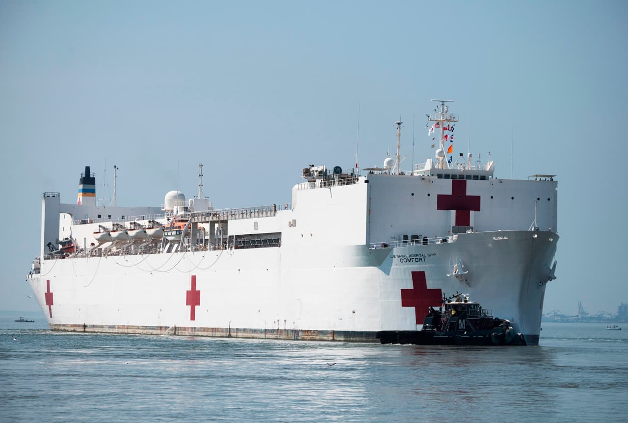 Se prevé que "Comfort" llegue el lunes a Manhattan, una semana después de que su barco hermano "Mercy" llegara a Los Ángeles para realizar una tarea similar.