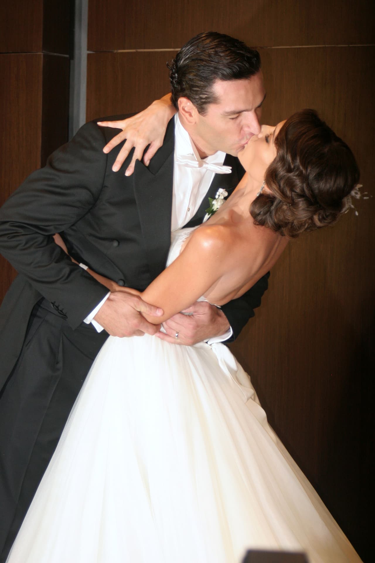 Después de una serie de romances que no llegaron a más con el actor Valentino Lanús, el futbolista Francisco 'Kikín' Fonseca, el ex futbolista Arturo Carmona y el cubano William Levy, Jacky Bracamontes encontró el amor al lado del corredor de autos Martín Fuentes, con quien se casó en octubre de 2011.