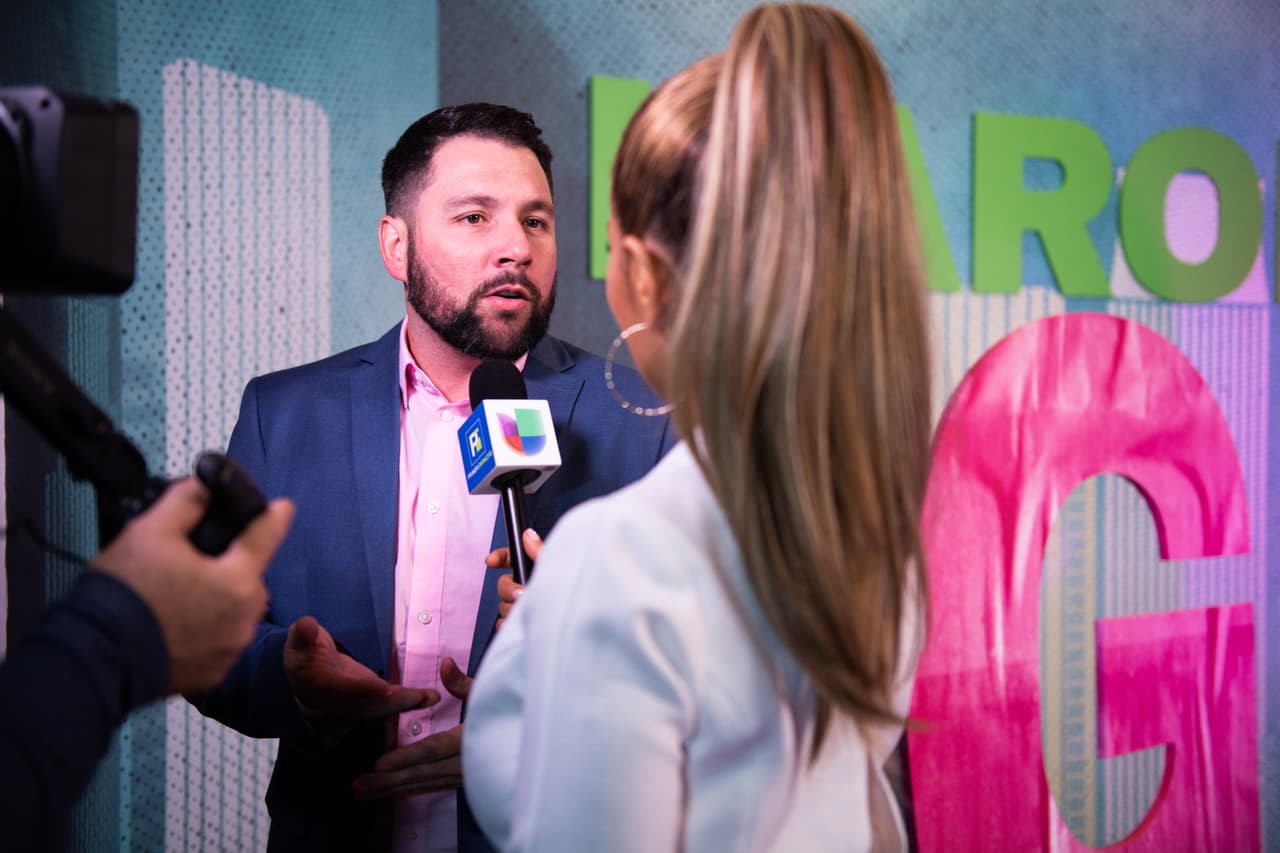 Jackie Guerrido en una entrevista con Javier Cruz, productor del documental.