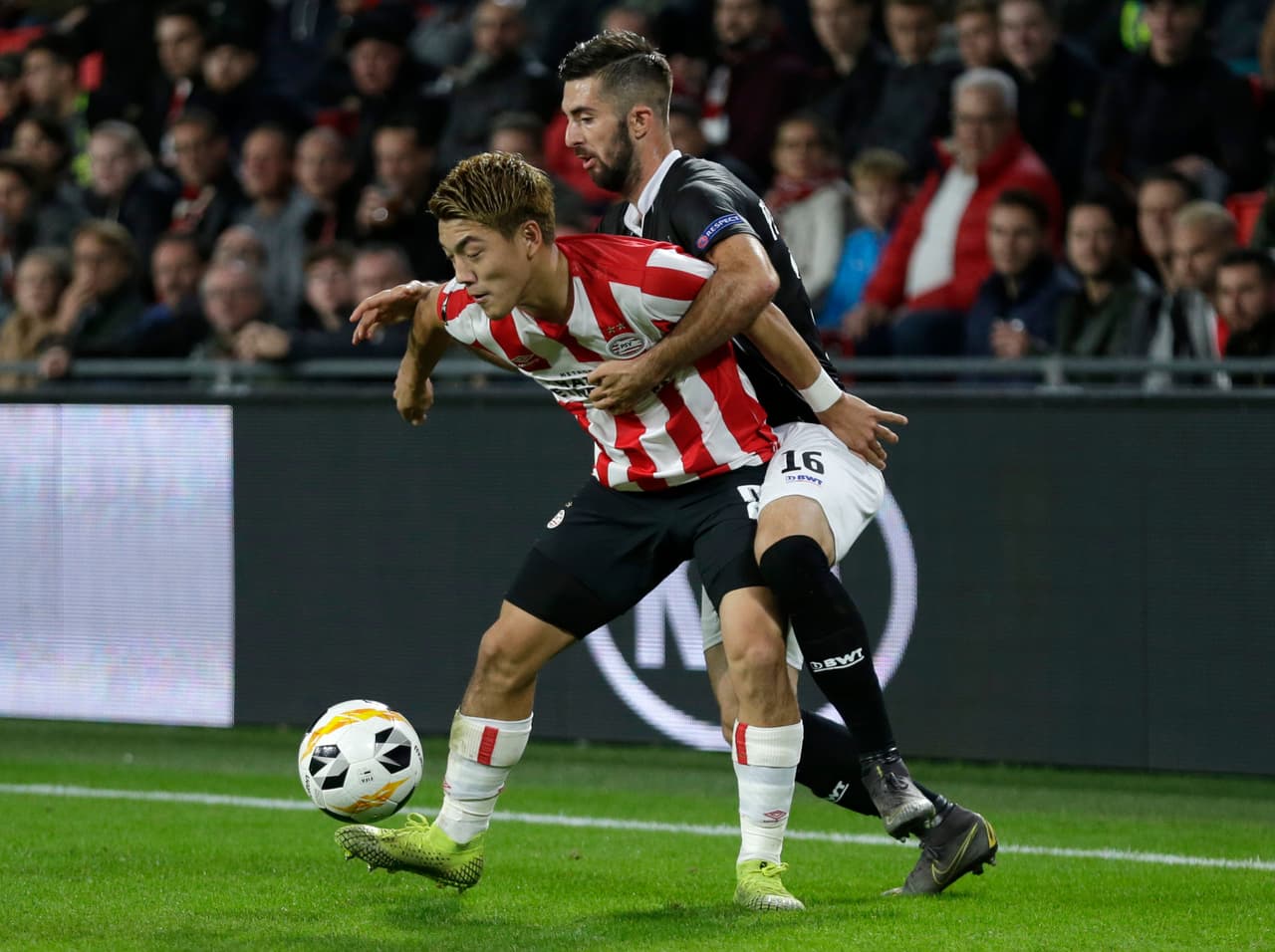 PSV no logra doblegar a un débil LASK y se llevan un punto en el Philips Stadion.