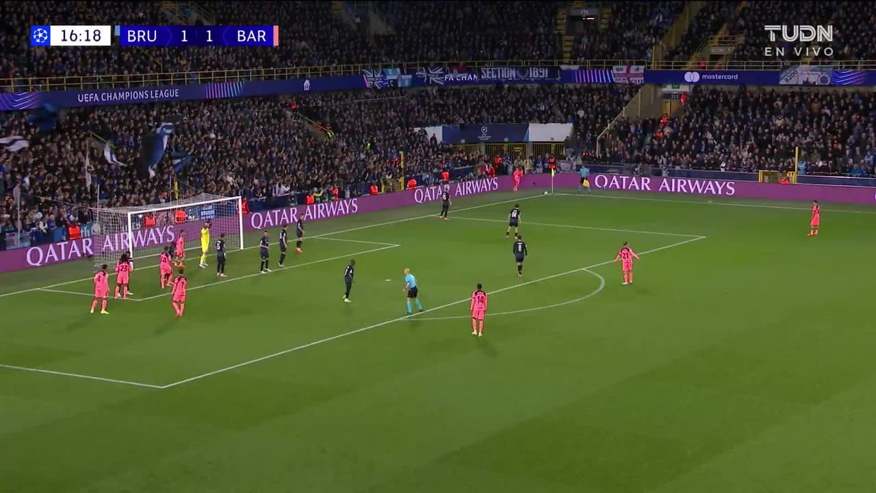 ¡GOL!  anota para Club Brugge. Carlos Forbs