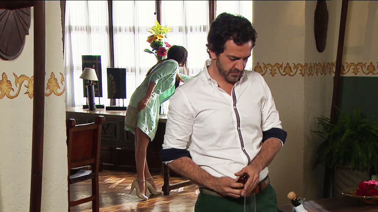 Tú también estás en peligro María Dolores, el malvado de Daniel quiere aprovecharse de ti.