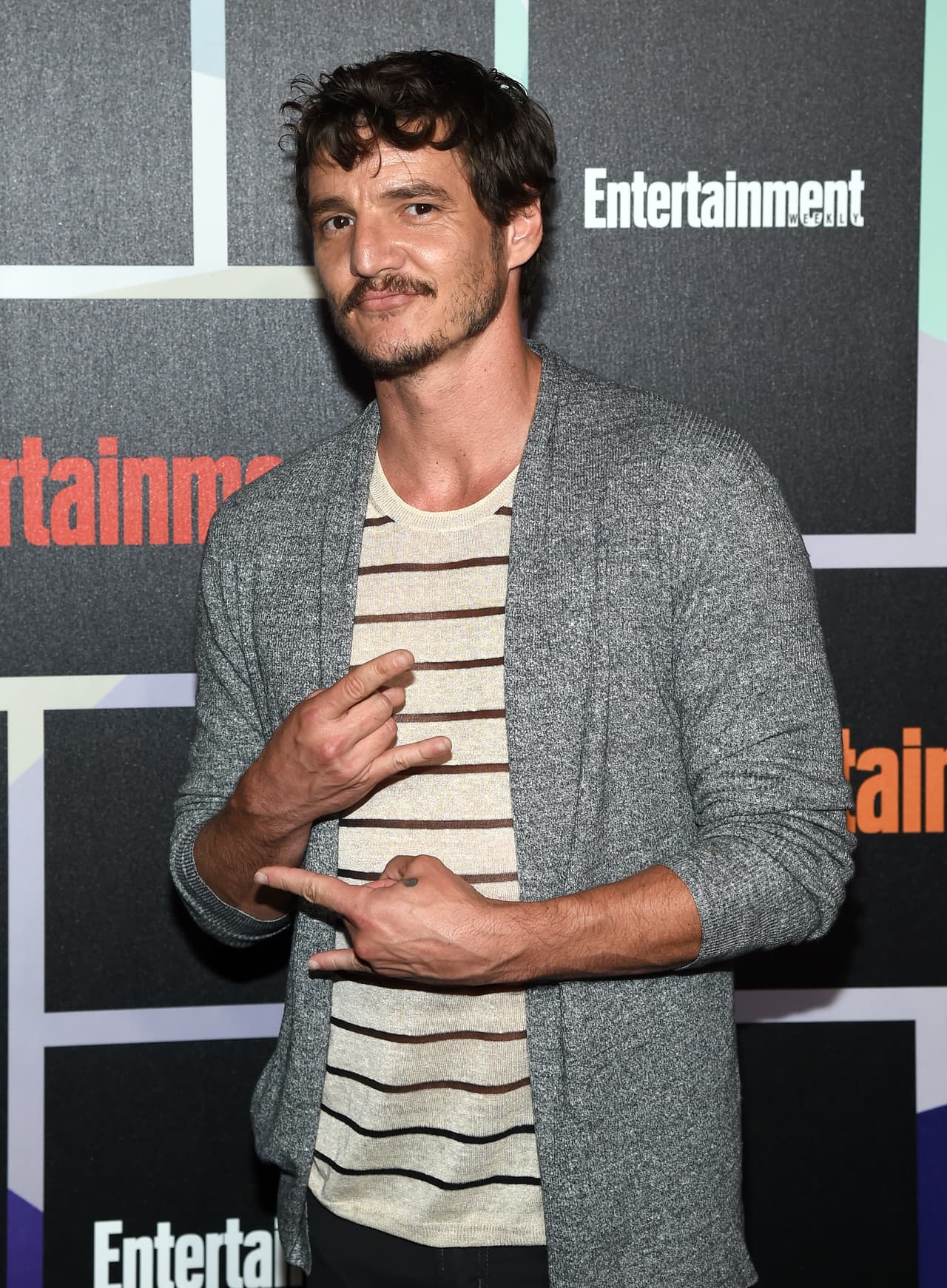 Muchos desconocen que es un actor latino. Su nombre completo es José Pedro Balmaceda Pascal, nació el 2 de abril de 1975 en Santiago, Chile.