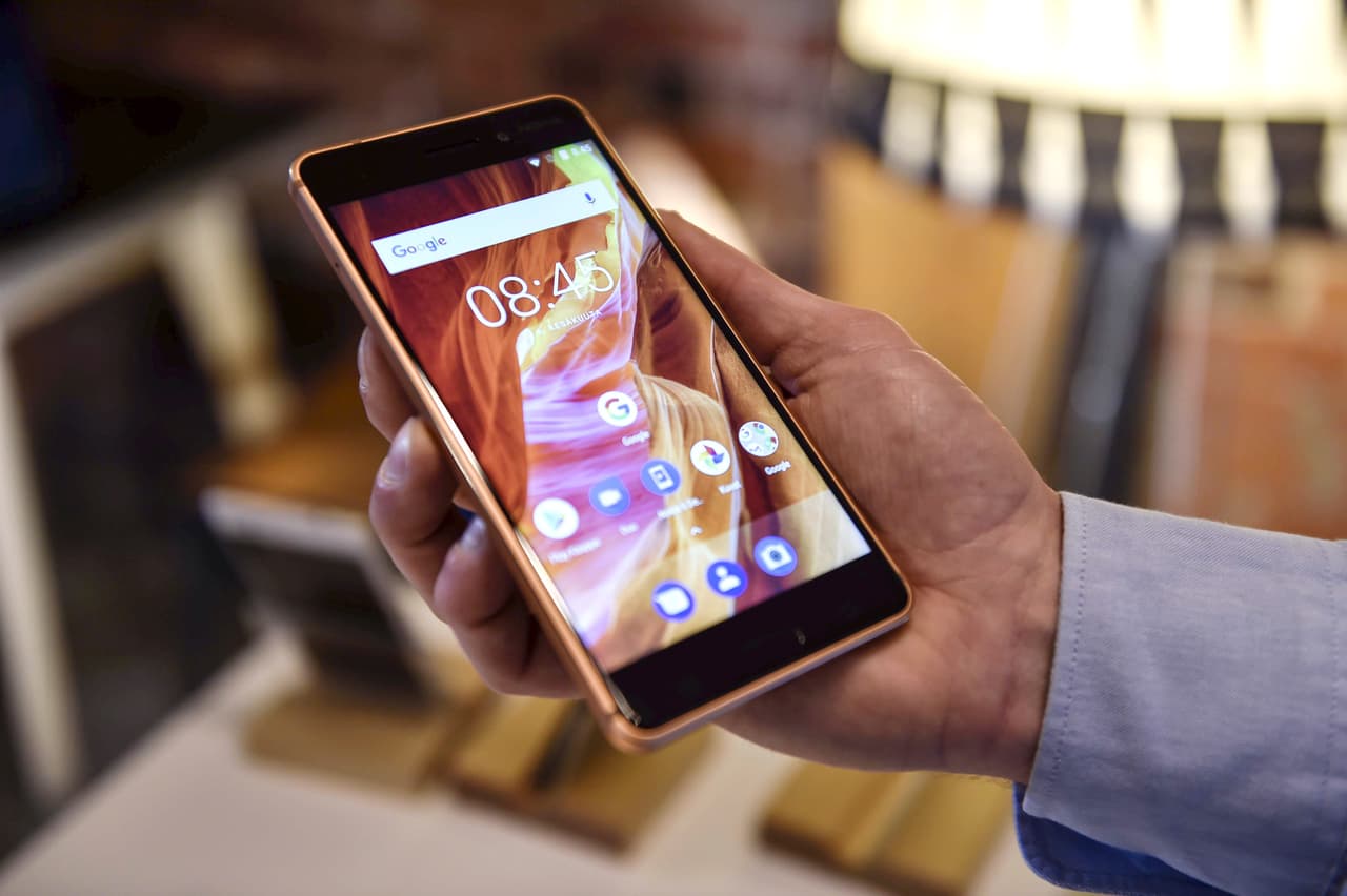 Ladrón le devuelve a su víctima el celular que le acababa de robar porque no era un iPhone