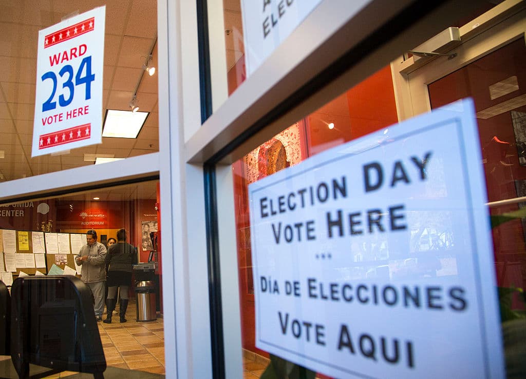 Si te registraste antes de la fecha límite, tienes derecho a emitir tu voto. En caso de que tu nombre no aparezca en la lista de votantes y estés registrado, tienes derecho a votar con una boleta provisional.