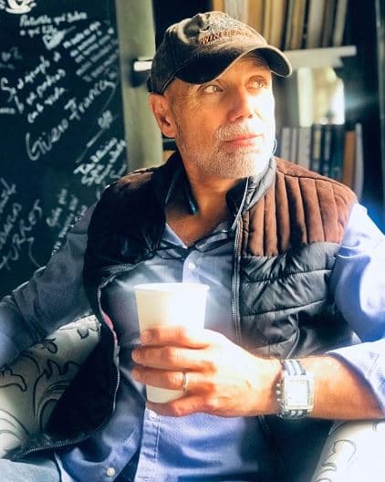 El actor mencionó, para el programa 'De primera mano': "Había momentos en los que subíamos mujeres al escenario, pero siempre ´eramos una pareja de hombres contra una mujer, entonces uno le agarraba las manos (a la mujer) porque sí, sí estaban muy loquitas [...]".