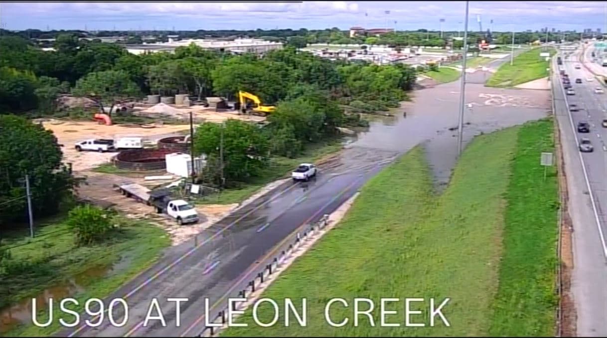 Inundaciones graves por arroyo "Leon Creek", se emite un aviso de inundación sobre el Río Medina