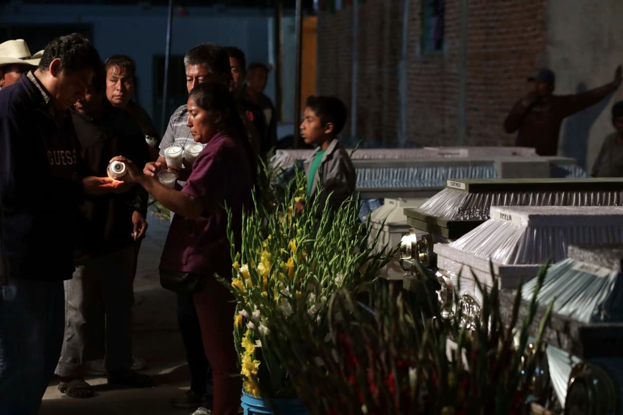 Los únicos supervivientes fueron el padre de la niña, el sacerdote y el ayudante del sacerdote, dijo este miércoles la Arquidiócesis de Puebla. Al menos cuatro menores estaban entre los muertos.