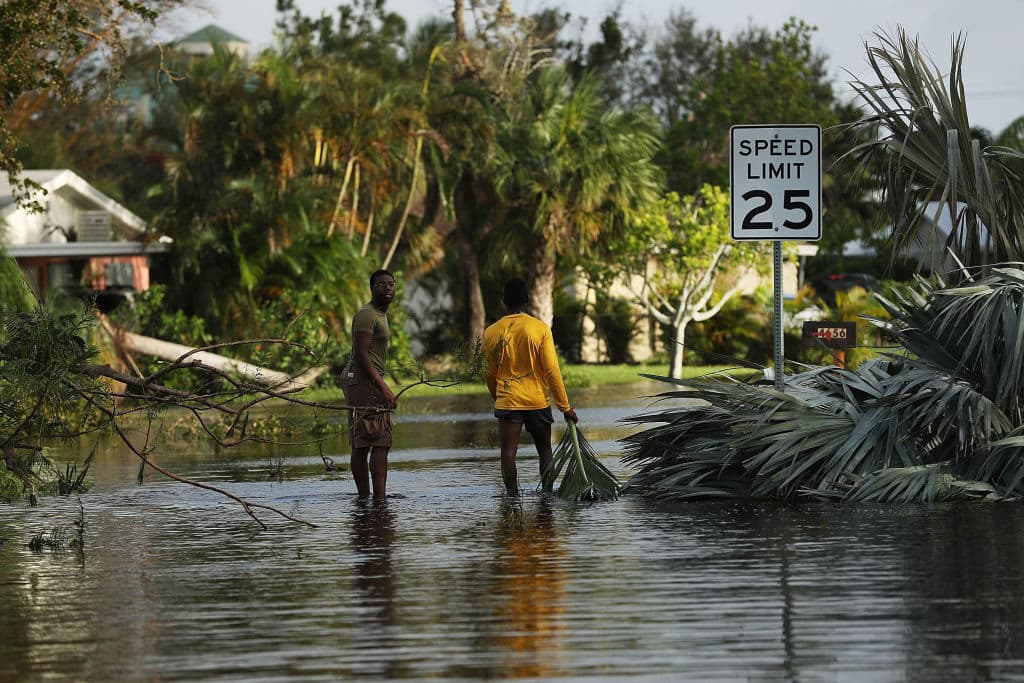 Irma provocó la evacuación obligatoria de millones de personas en Florida, y destruyó parte de los Cayos desde que tocó tierra el 10 de septiembre. Avenidas importantes del centro de Miami, como Brickell, quedaron bajo el agua, con ráfagas de viento de más de 100 millas por hora.