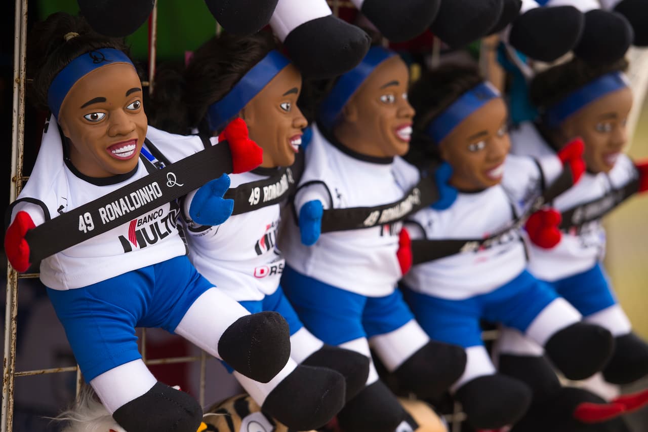 Por todos lados, lo que más se vendía eran camisetas o muñecos del brasileño.