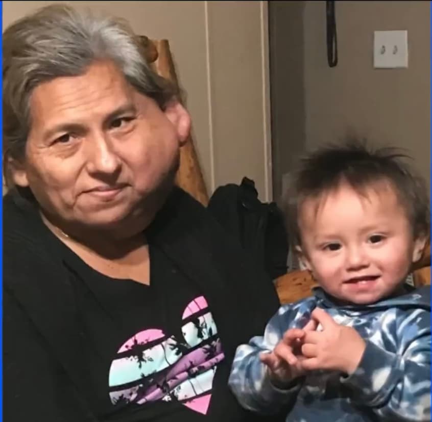 A pesar de que sus propios nietos le piden que siga luchando para curarse, Abundio señala que
<b> en ningún hospital han podido auxiliarla de ningún modo. </b>Incluso en fechas recientes estuvo más de un mes en un centro de salud de Jacksonville, Florida. 
<br>