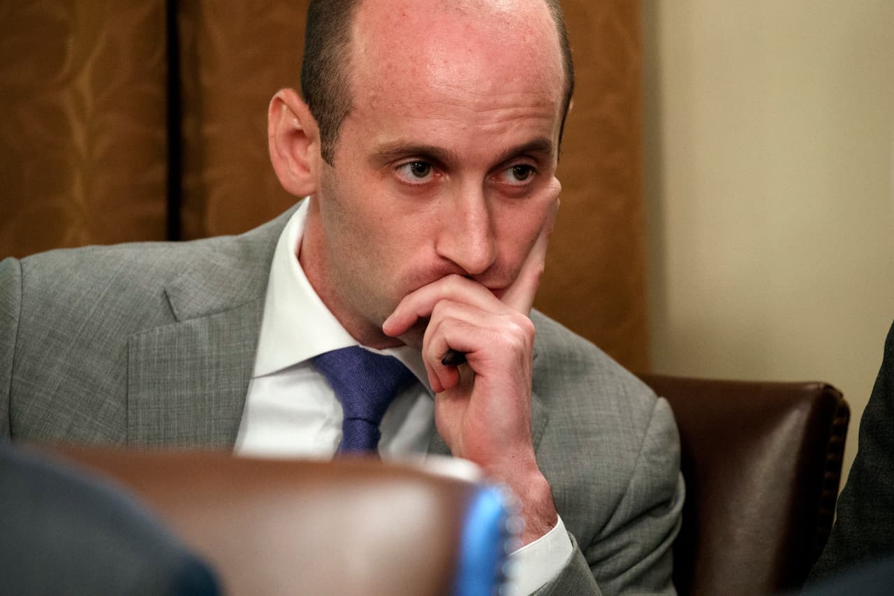 Trump nombra a Stephen Miller como subdirector de política de la Casa Blanca