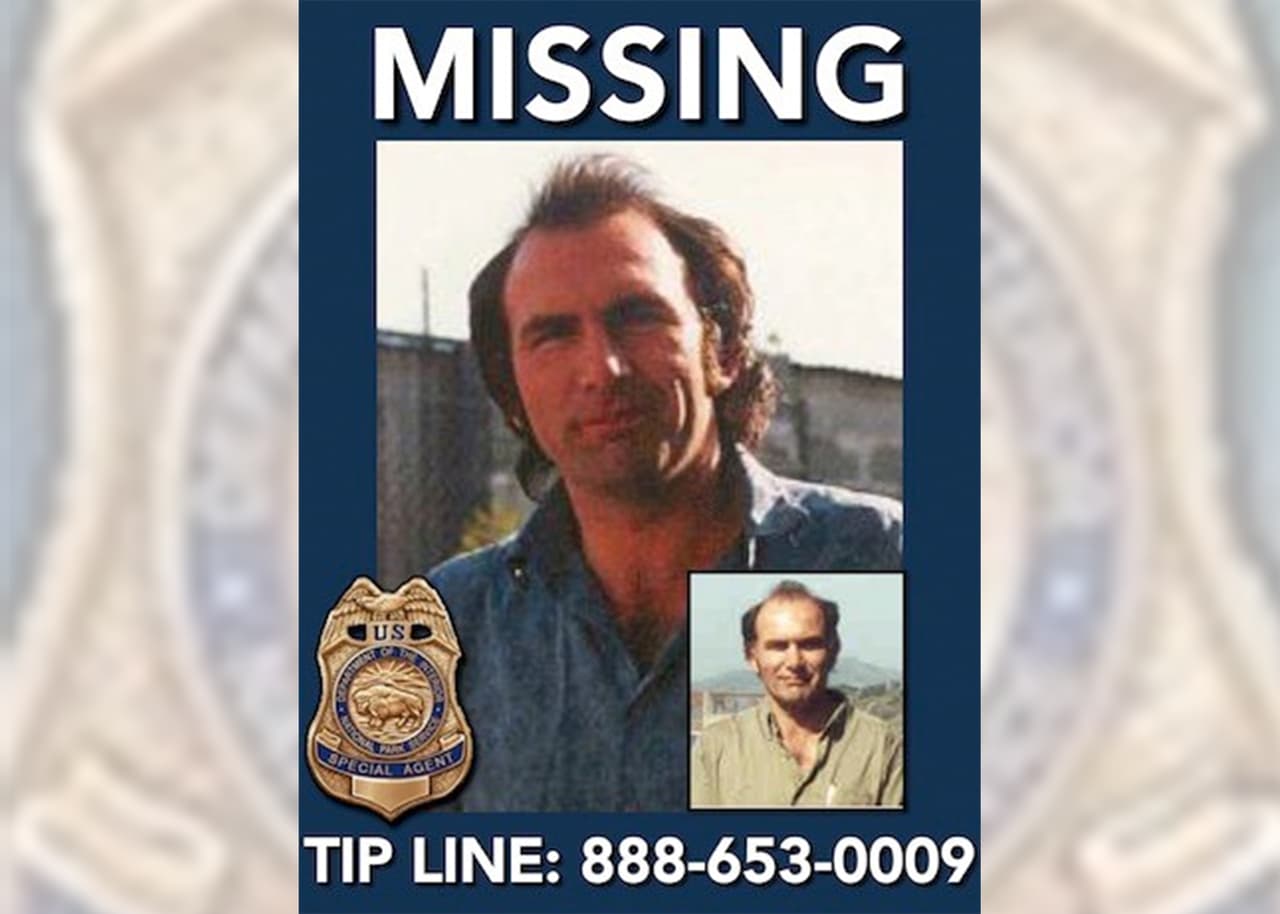 <b>Kieran Burke desapareció el 5 de abril de 2000, cuando tenía 45 años.</b>
<br>Proveniente de Irlanda, este hombre mide unos 6' de altura y pesa 180 libras.
<br>
<br>
<b>Lo que se sabe:</b> Fue visto por última vez en el área de Curry Village en el Yosemite Valley aproximadamente a las 10:00 am el 5 de abril de 2000. Se cree que se estaba preparando para comenzar una caminata.