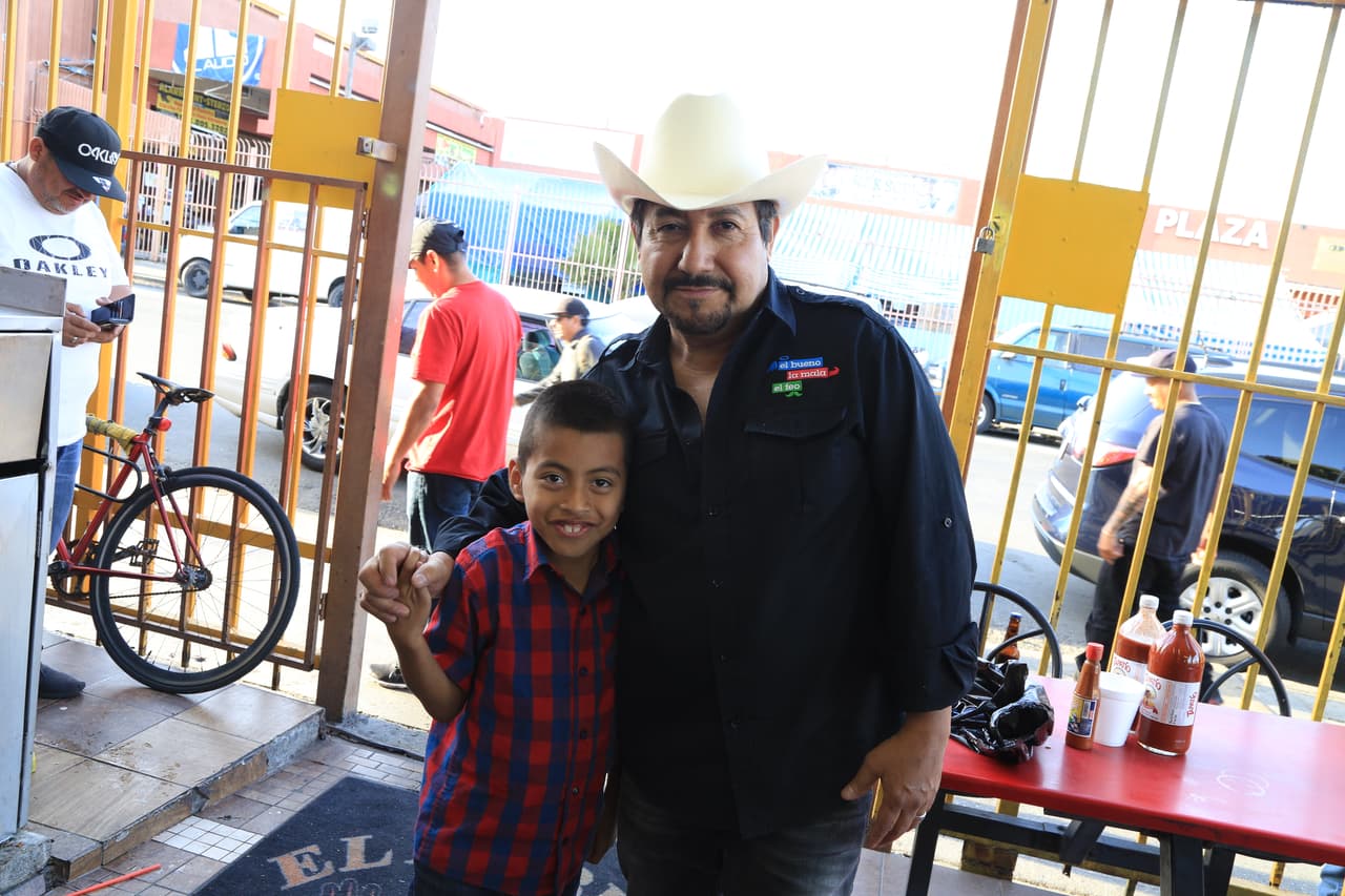 Grandes y chicos, siempre reconocen a los locutores en la calle, especialmente a 
<b>El Feo</b>. 
<br>