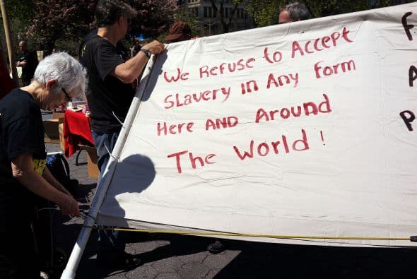 Día del Trabajador: En Nueva York, y en otras partes del país, miles de personas salieron a marchar por las calles por una reforma migratoria así como en defensa de los derechos de los trabajadores y salarios justos.