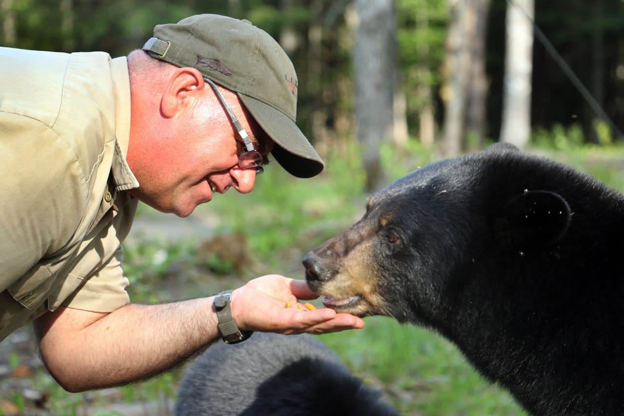 Cuando era pequeño un ozesno se acercó a él y jugaron a las escondidas.