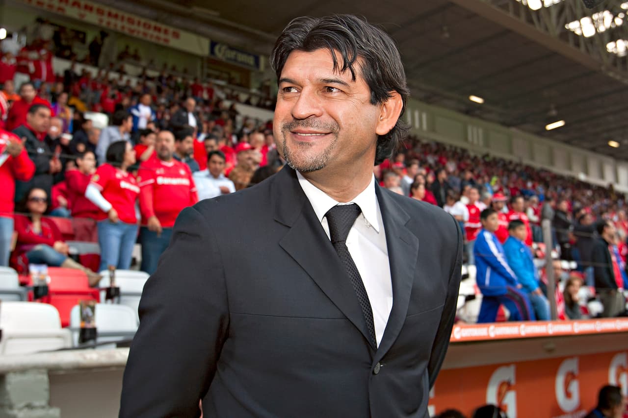 A su país regresó en el 2012 para volver a ponerse al mando del Olimpia y posteriormente del Sportivo Luqueño. Un año después se le dio la gran oportunidad como entrenador.