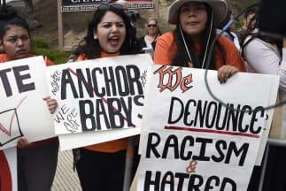 La retórica antiinmigrante impulsa a los votantes latinos