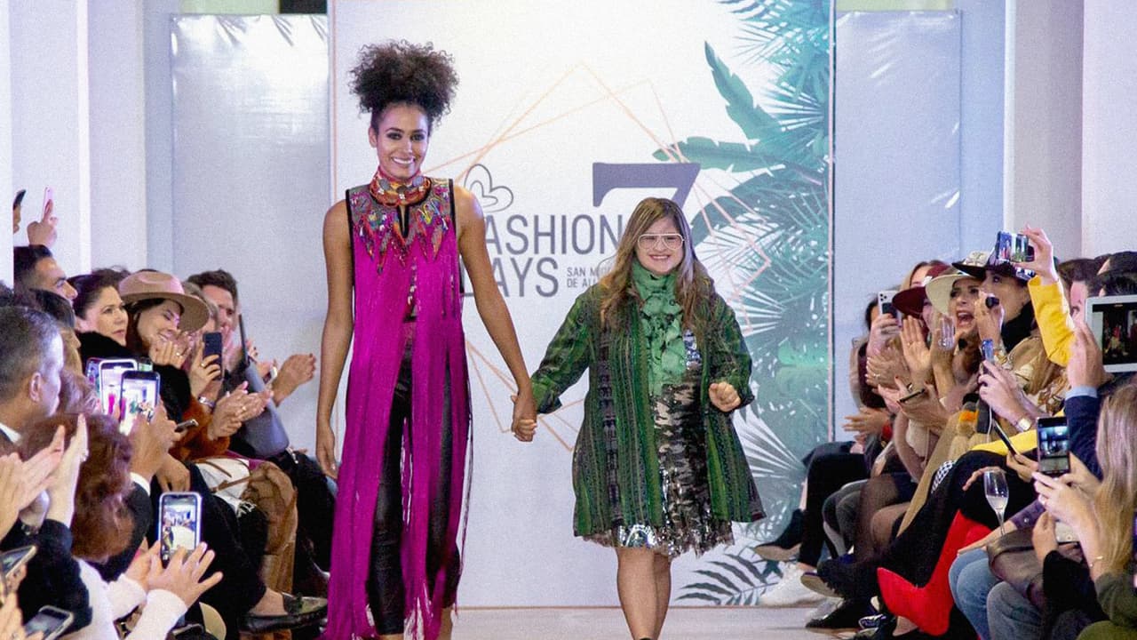 Isabela Springmühl hizo su debut en la semana de la moda de Londres como diseñadora invitada.