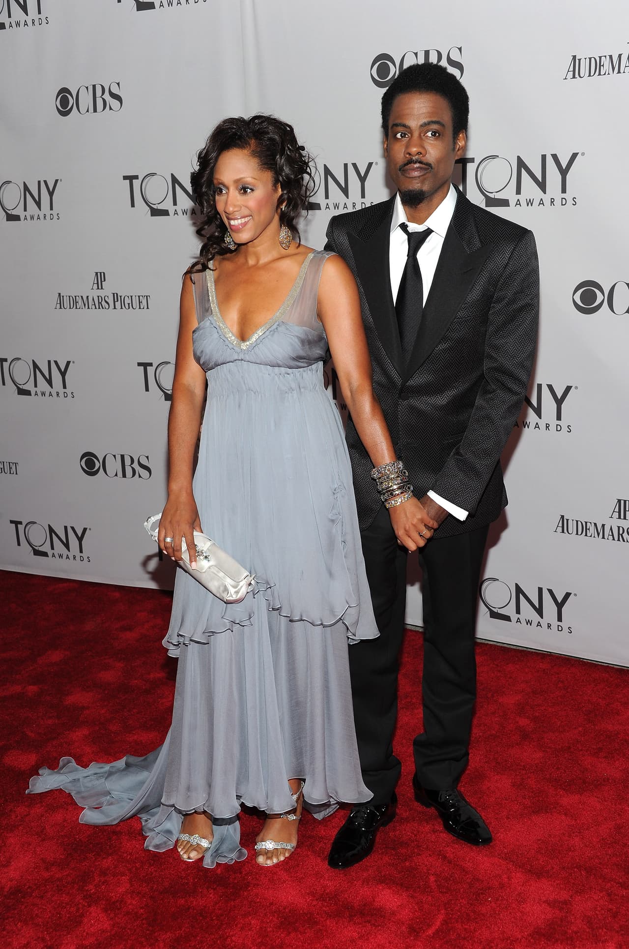 “Yo no era un buen marido. Estaba jodido. Yo era adicto al porno… Soy un maldito imbécil. No escuché No fui amable. Engañé. Sí, lo digo en serio. No estoy alardeando. Me iría de gira y terminaría durmiendo con tres mujeres diferentes”, expresó.