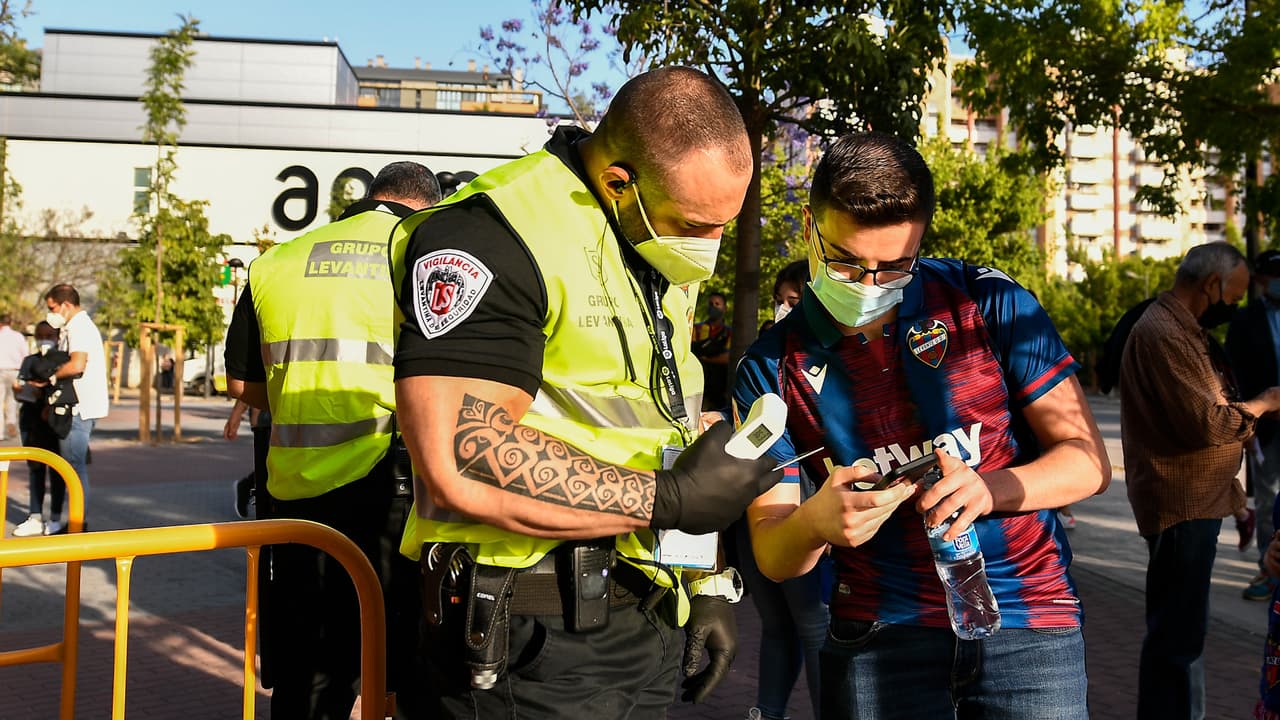 Envían a prisión a hombre que estafó a su novia diciendo era futbolista