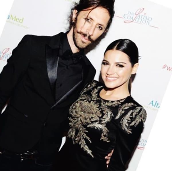 Cuando Tony Dandrades cuestionó a Perroni acerca de cómo le gustaría que fuera su boda, la actriz comentó: "Es que no sé si quiero boda, ¿quién dijo que hay que tener boda? [...]".