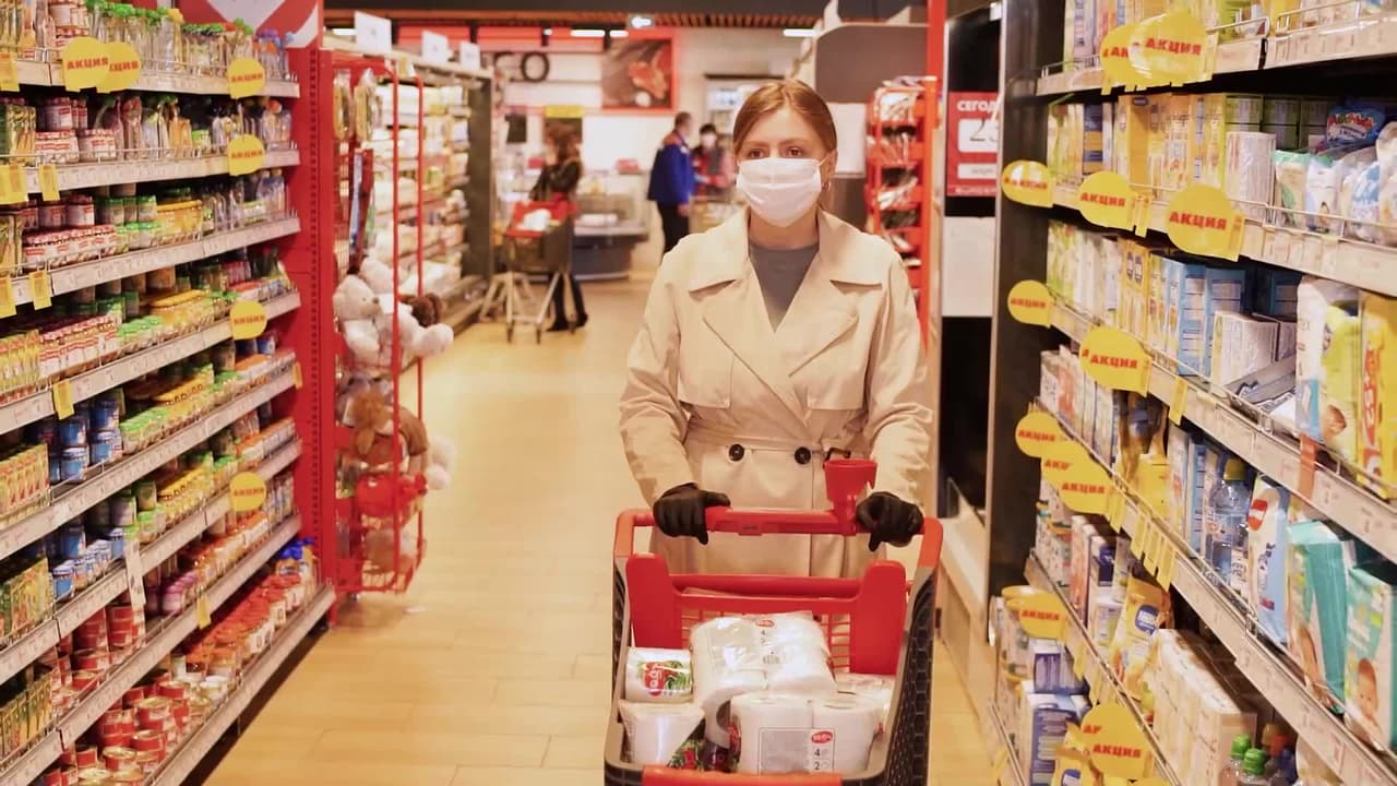 Además del crédito tributario por hijo y el crédito por cuidado de niños y dependientes, las familias de Chicago recibirán $6.82 por hijo de lunes a viernes durante los meses de verano 
<b>por la tarjeta alimentaria P-EBT</b>.