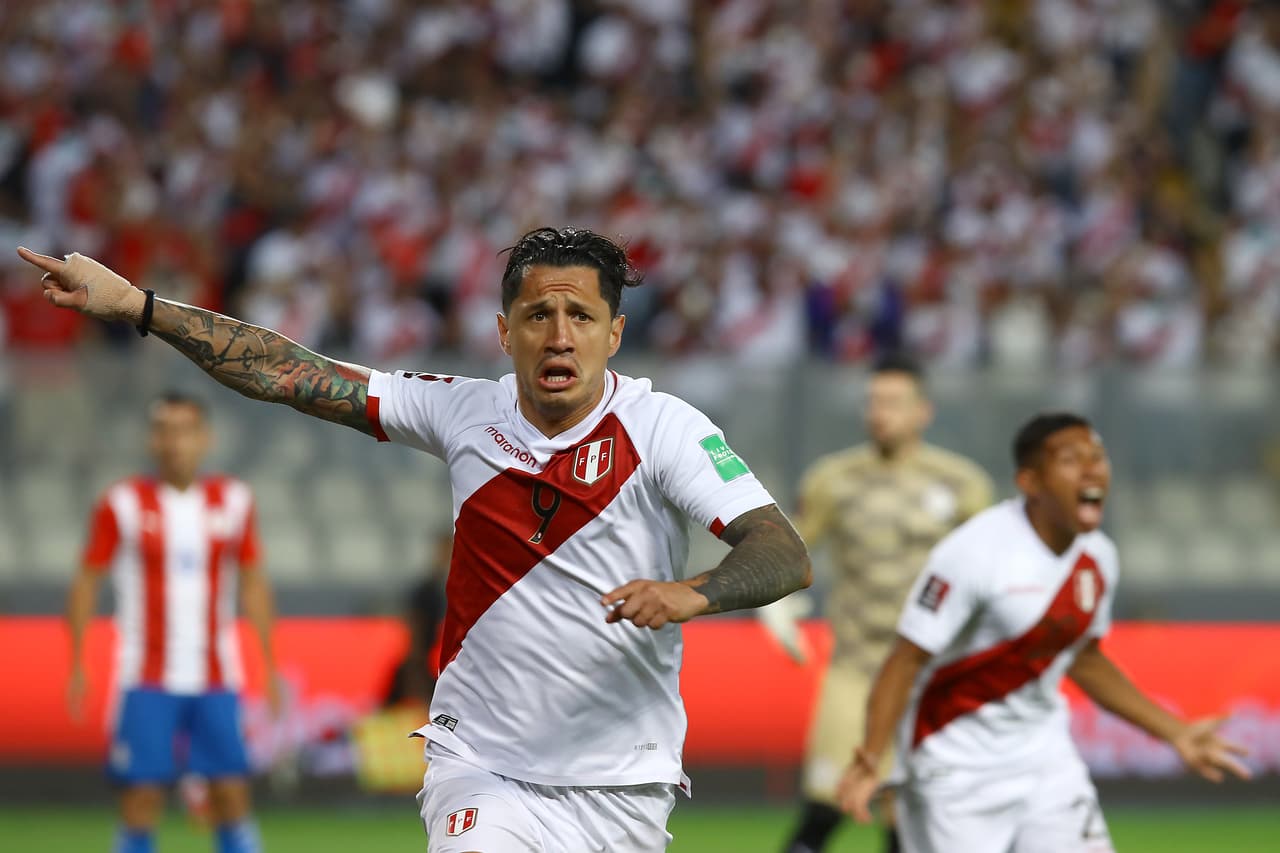 En 5 minutos, el Estadio Nacional explotó en júbilo tras la maravillosa asistencia de tres dedos de Christian Cueva para la definición de Gianluca Lapadula y el 1-0 de Perú.