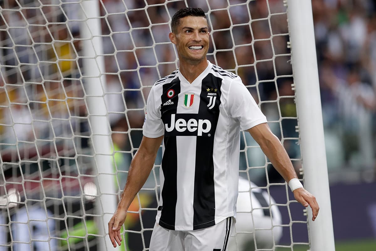 Cristiano Ronaldo llegó por 130 millones de dólares aproximadamente a la Juventus y anualmente recibe 69 millones de dólares libres, superando al presupuesto de 14 rivales de la Serie A.
