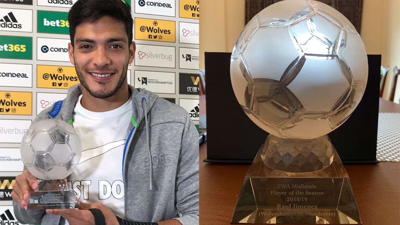 Raúl Jiménez reconocido como jugador de la temporada