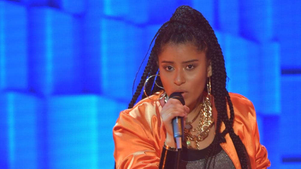 En su primer show en vivo la vimos con un look renovado. Cantó "Shower" de Becky G.