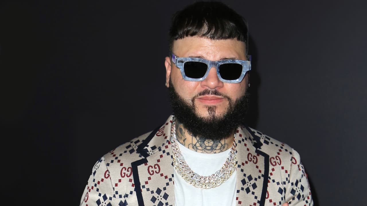 Farruko y Be Strong International llevan la Navidad a estudiantes de bajos recursos