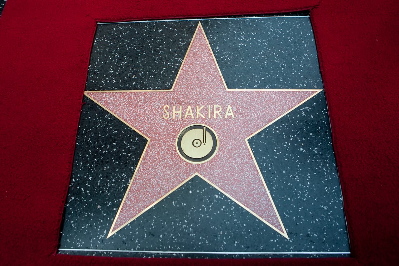 La colombiana develó su estrella en el Paseo de la Fama el 8 de noviembre de 2011.