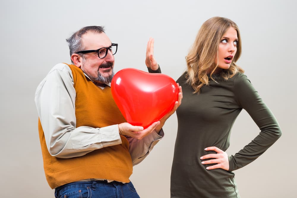 Durante el primer trimestre del año te envuelve un toque romántico que te ayuda a entender mejor tus sentimientos y poner orden en tu vida. Dejarás a un lado las situaciones que te estorban para alcanzar la felicidad y vivir intensamente una relación amorosa que se está gestando. El mes de marzo llegará con Mercurio retrógrado. ¡Cuidado! No te dejes deslumbrar por palabras aduladoras ni promesas que sabes muy bien no te van a cumplir. Matiza con tu experiencia tus decisiones y no dejes que una obsesión hacia cierta persona te impida ver las realidades.
<br>