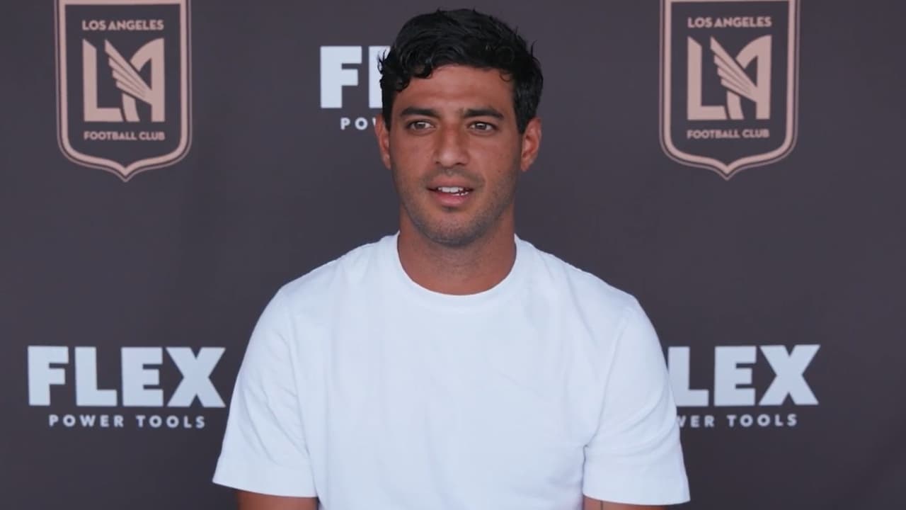 Carlos Vela celebra llegada de Dani Alves al futbol mexicano