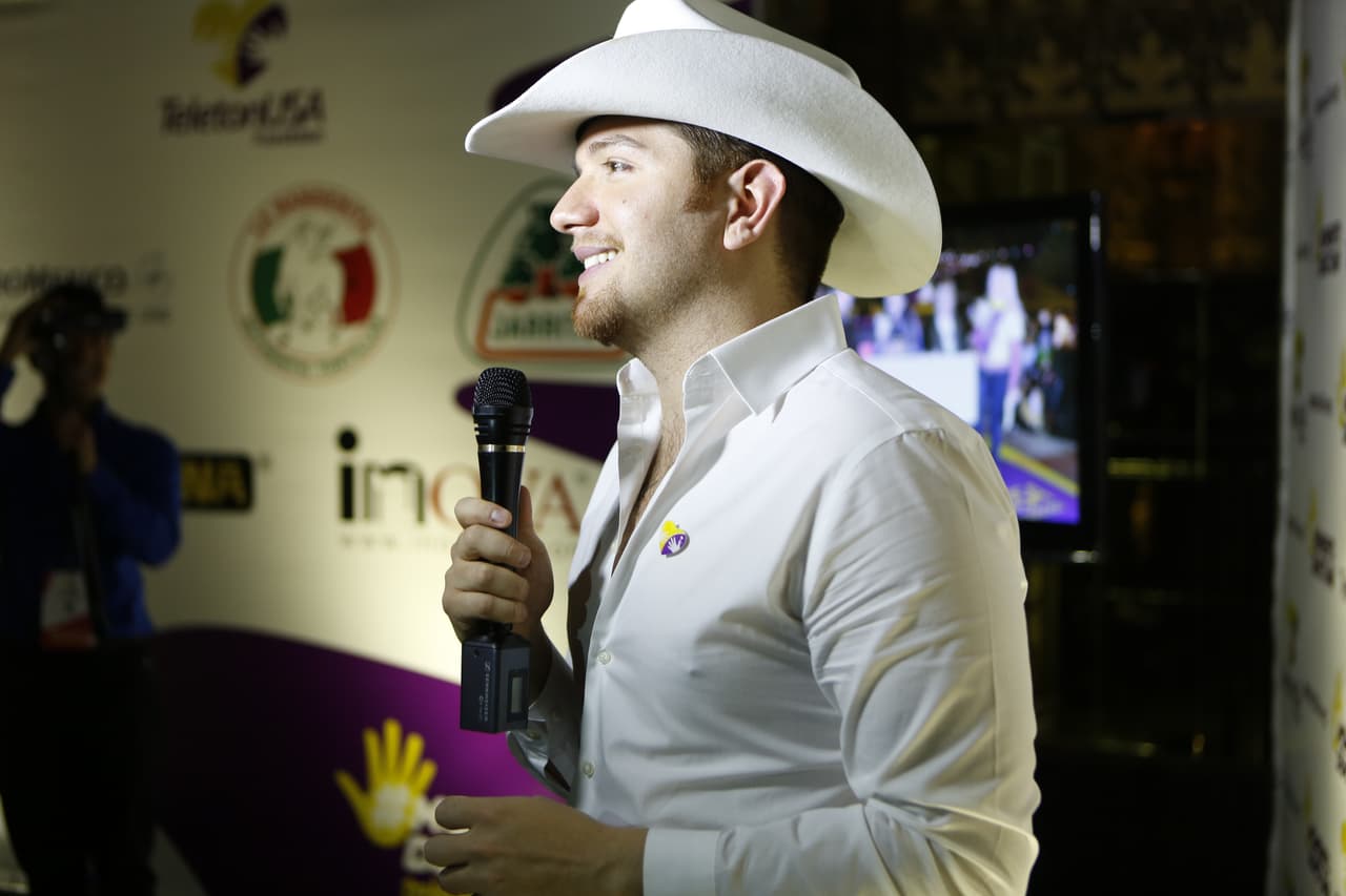 El Dasa estuvo respondiendo llamadas e invitando a sus seguidores a donar.