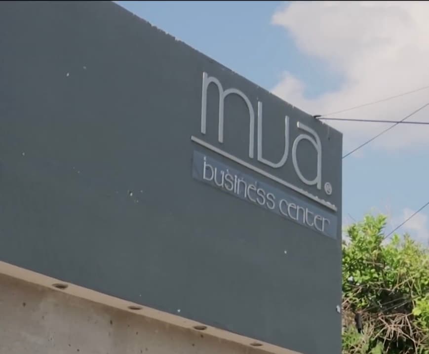 Con ese propósito en la cabeza, la joven se acercó hasta una clínica 
<b>donde pagó 200 dólares </b>para que rebajaran el volumen de su abdomen y brazos, antes de que esa grasa se la transfieran hasta sus glúteos. 
<br>