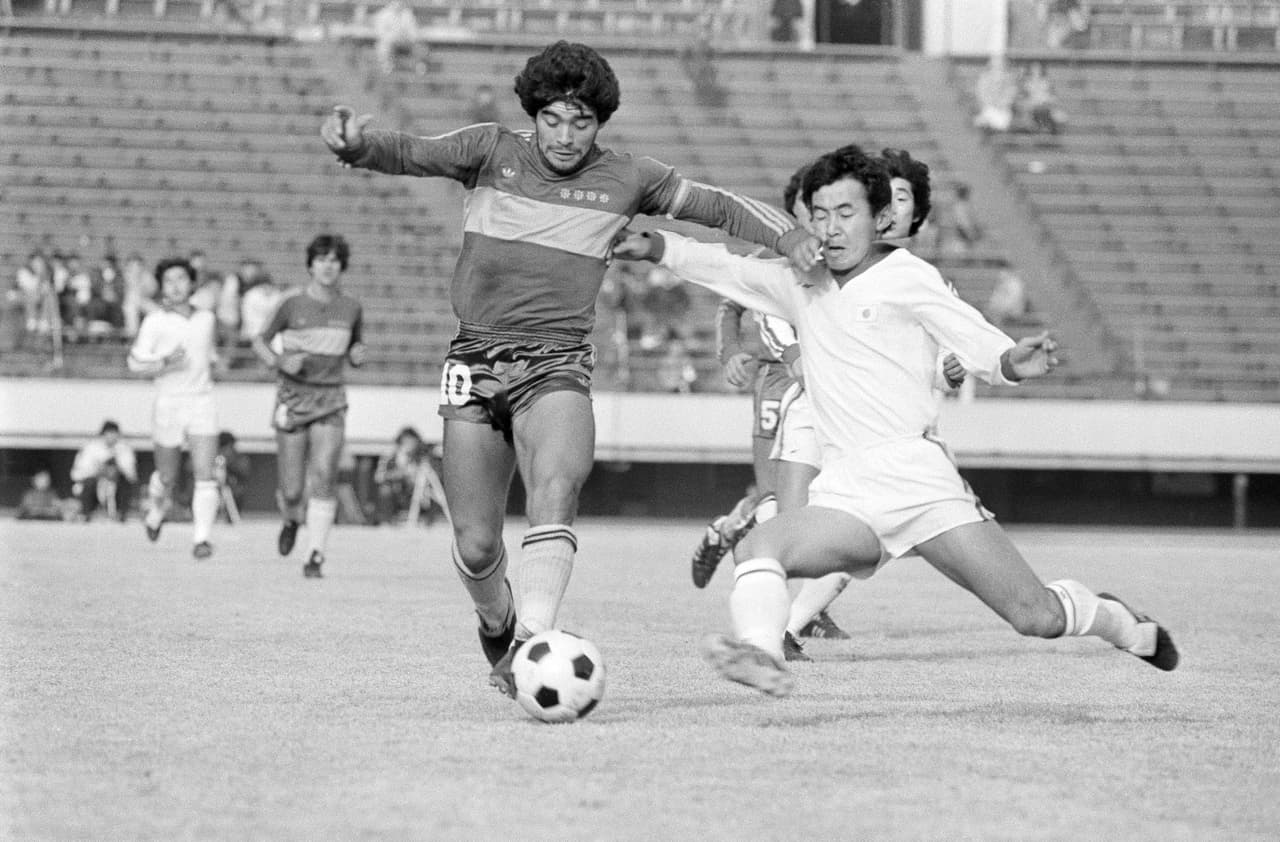 Su talento, calidad y olfato futbolístico le dieron la capitanía al Diego, su carácter el liderazgo.