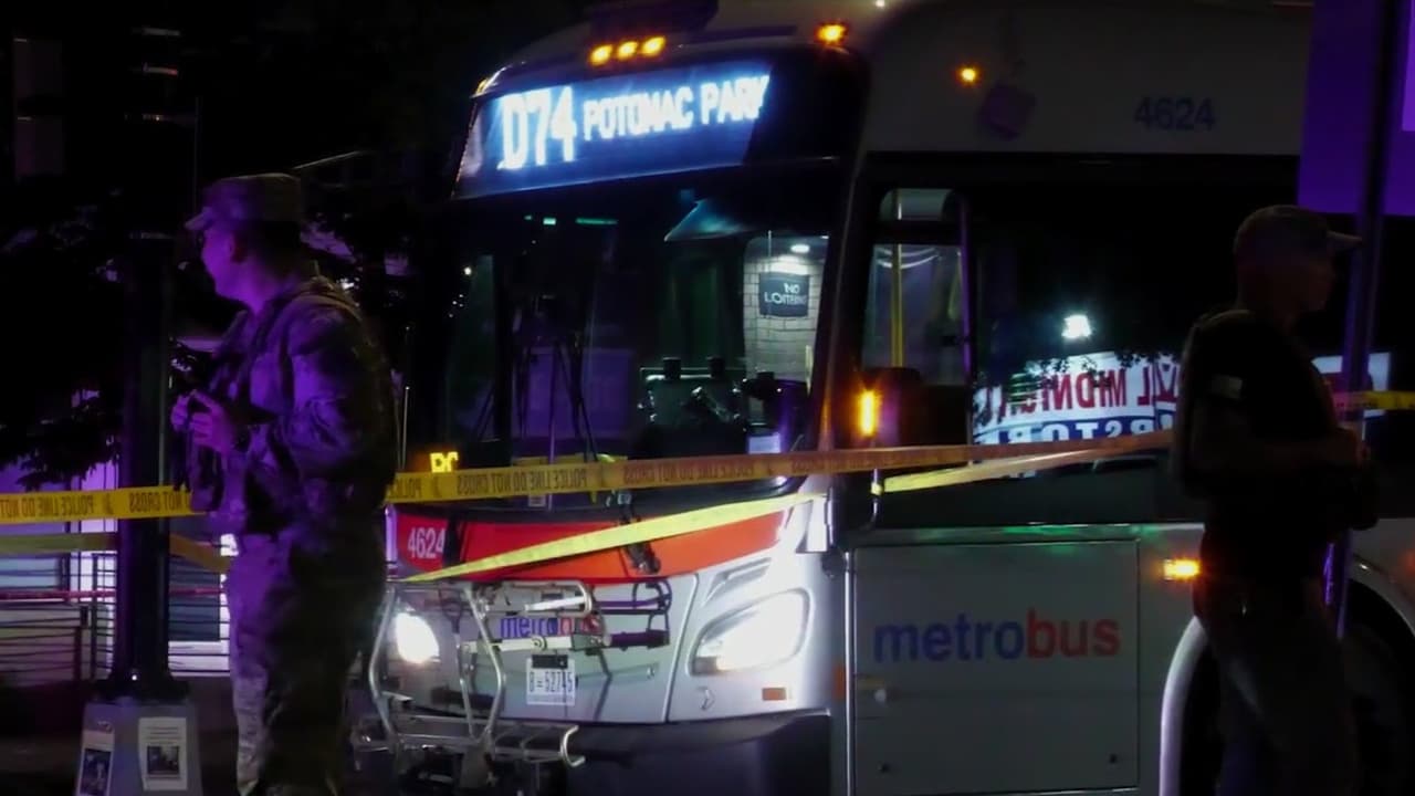 Peatón queda lesionado tras ser arrollado por un autobús de Metro en Washington D.C.