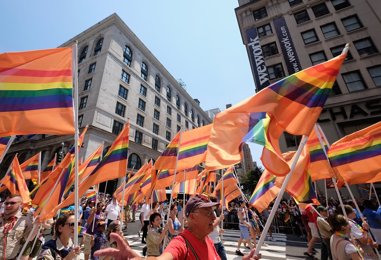 Con el mazo dando, un quinteto religioso cierra el Desfile de Orgullo Gay en NYC