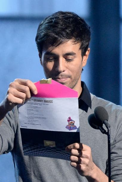 Enrique Iglesias fue el encargado de presentar el Mejor Disco del Año.