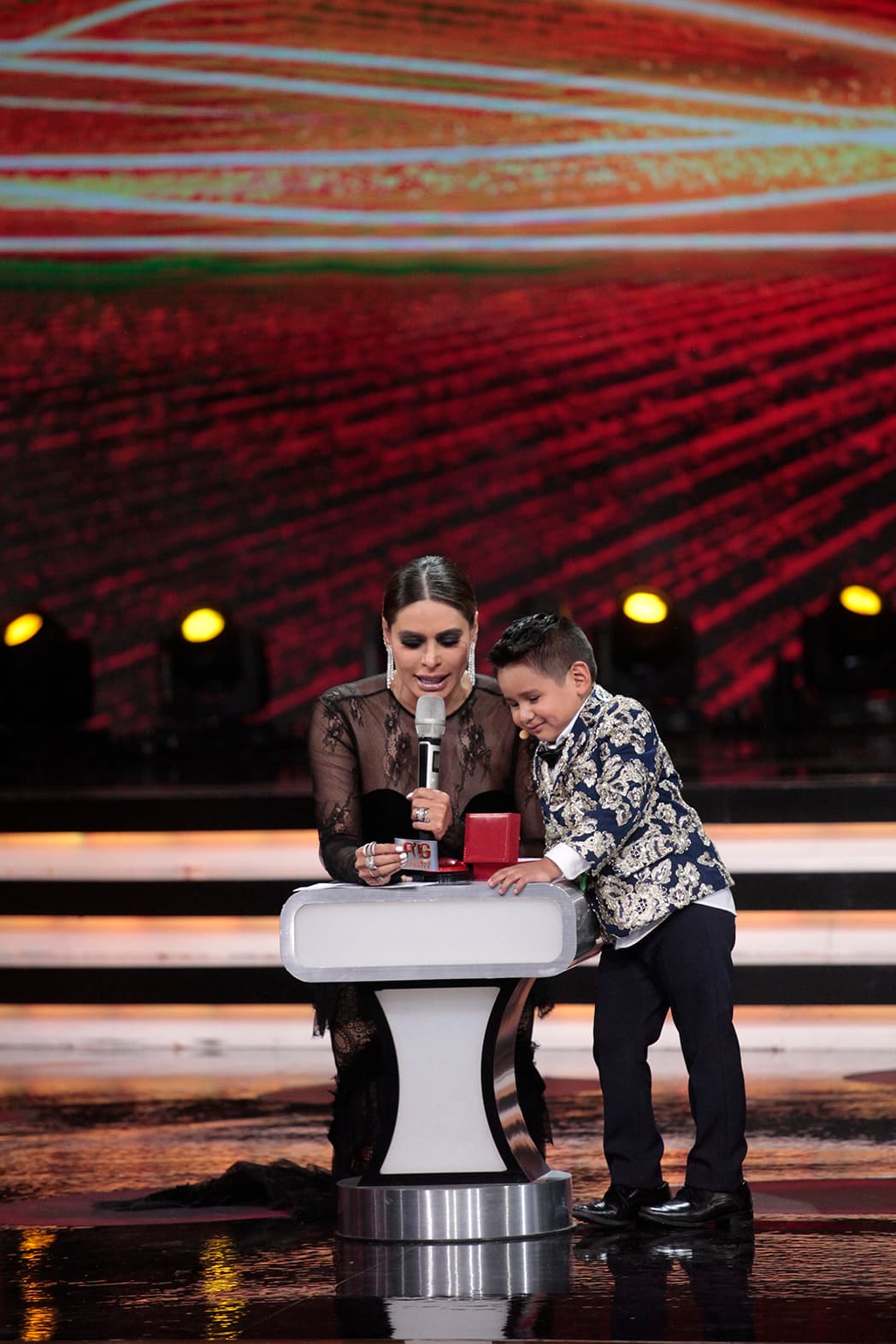 Por esa razón, "unos ángeles" y Galilea le regalaron una casa a Giovani.
