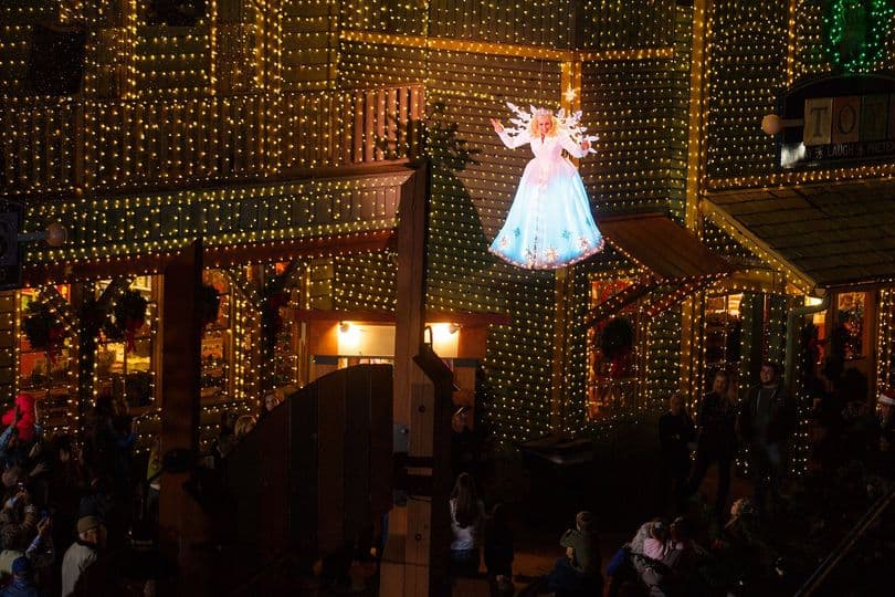 <b><a href="https://www.stonemountainpark.com/Activities/Events/Kids-Early-New-Years-Eve-Celebration" target="_blank">Kids' Early New Year's Eve Celebration en Stone Mountain</a></b>. Debido a que los niños están tan emocionados de recibir el Año Nuevo como sus padres, pero necesitan estar en la cama antes de la medianoche, Stone Mountain Park ha programado una celebración anticipada de la víspera de Año Nuevo.