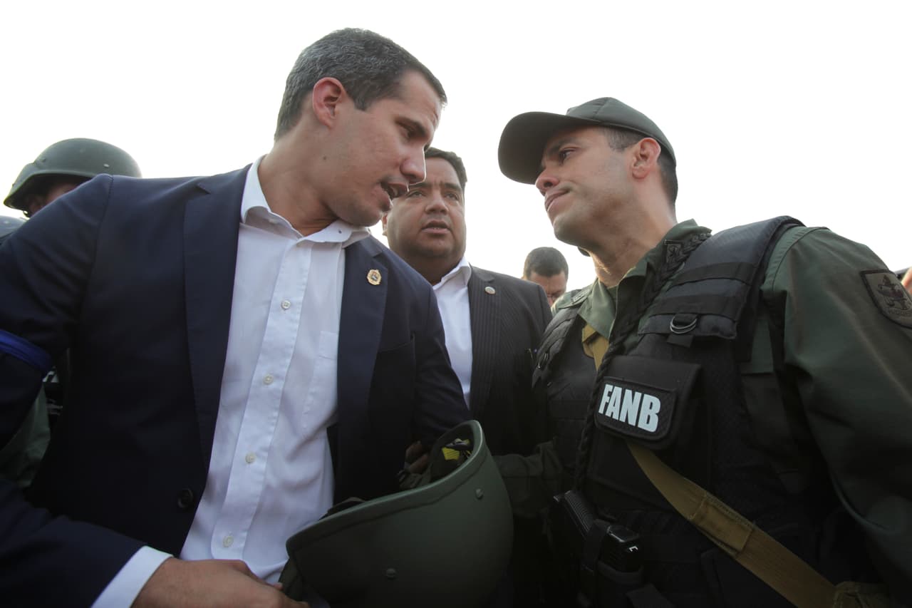 Guaidó, junto a militares y el líder opositor Leopoldo López, llama a los venezolanos a las calles: "El cese de la usurpación empezó hoy"