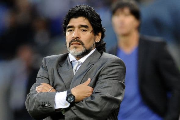 "Pese a la estima y consideración que siento por su trabajo, 
<b>me veo obligado a proteger mis intereses</b>, ya que fueron violados con una política de marketing especulativa", señaló Maradona en aquel momento.
<br>
