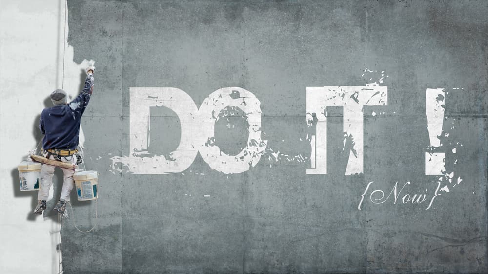 Es decir, si quieres viajar por el mundo más vale que empieces a buscar la forma de incrementar tus ingresos, o si quieres una beca puedes empezar a aplicar en la escuela de tu interés. El Universo trabajará para ti, pero tú debes ayudarle haciendo lo que te toca. 
<br>