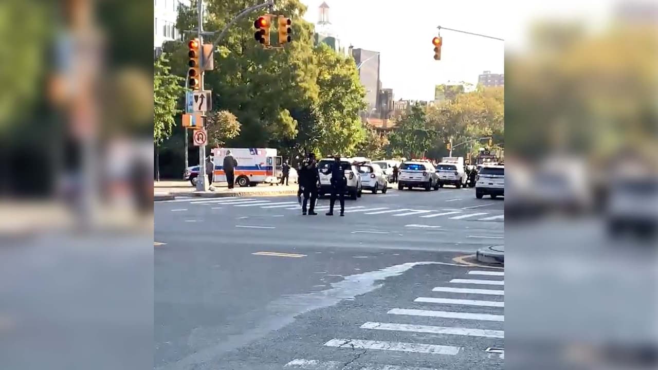 Policía dispara contra un hombre que amenazaba a la gente con un cuchillo en cada mano en Little Italy