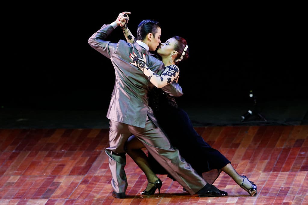 Los latinos tenemos pasión por el baile y la música como ninguna otra etnia.